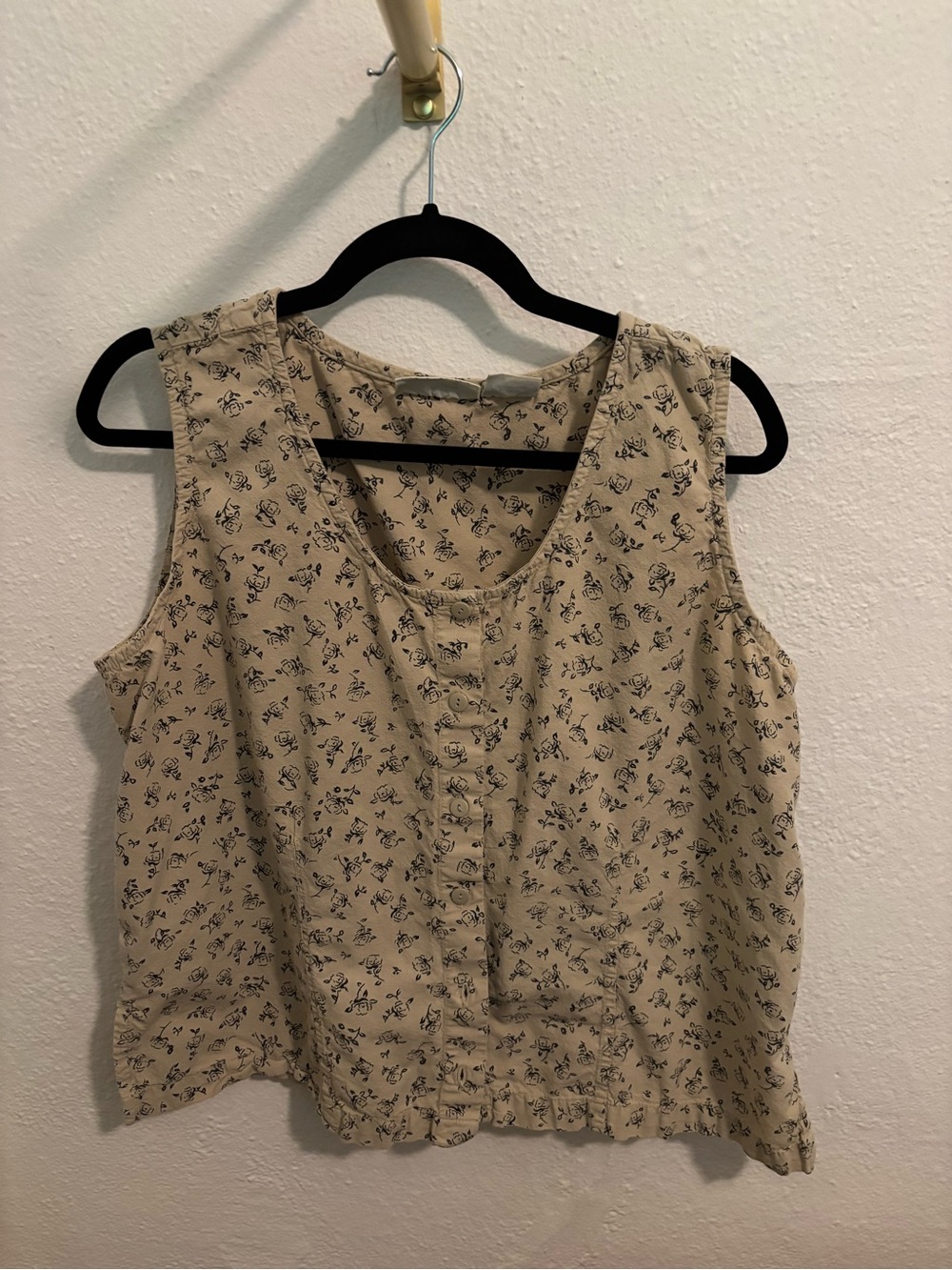 Y2K Beige Black Floral Pattern Sleeveless Button Shirt Basic Editions